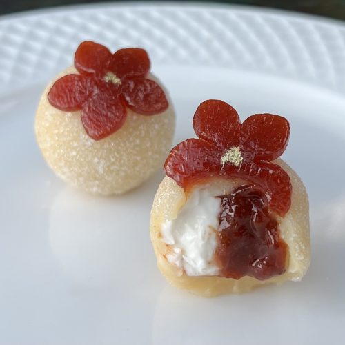 Brigadeiro de queijo briè com cream cheese e geleia de goiabada cascão